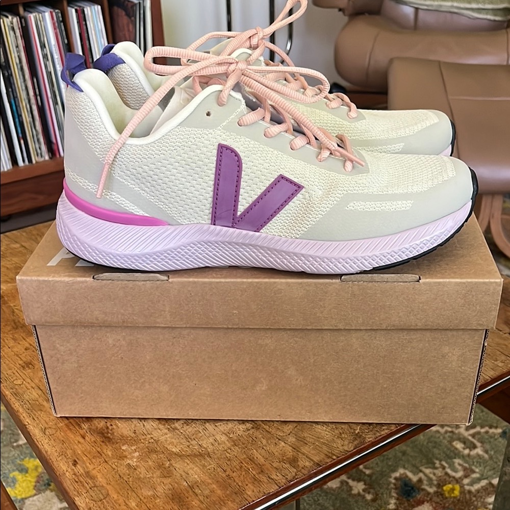 Veja Women's Cream and Running Sneakers